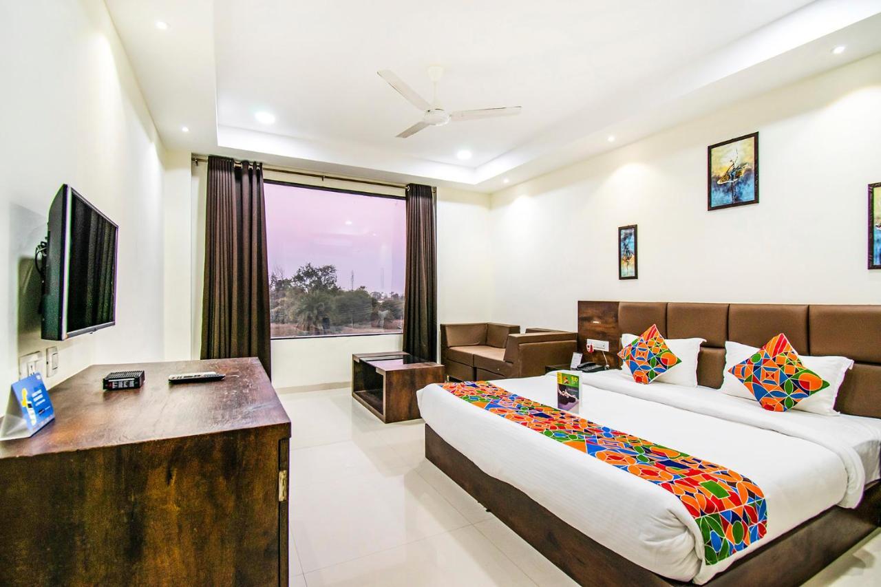 Fabhotel Amrit Greens Indore Airport Екстериор снимка
